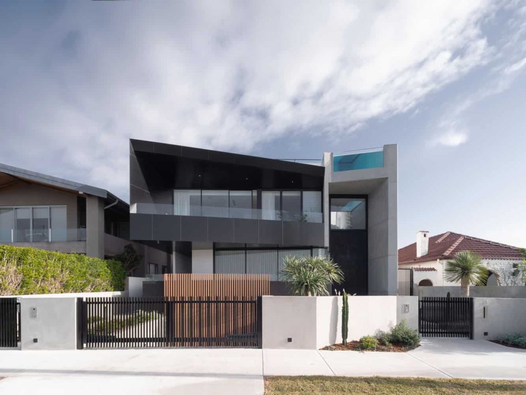 Glass Swimming Pools: Redefining Luxury Home Aesthetics